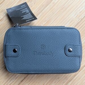 Therabody x United Amenity Kit